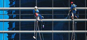 Práce ve výškách? Jaké pracovní pomůcky Vás ochrání?